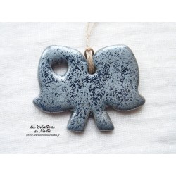 Coiffe alsacienne en céramique, couleur bleu gris métal, à suspendre