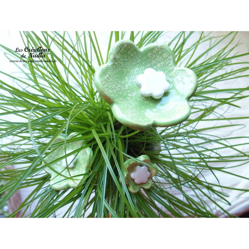Poppies fleurs en céramique pour les jardinières, série de trois fleurs vert amande