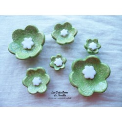 Poppies fleurs en céramique pour les jardinières, série de trois fleurs couleur vert amande et blanc