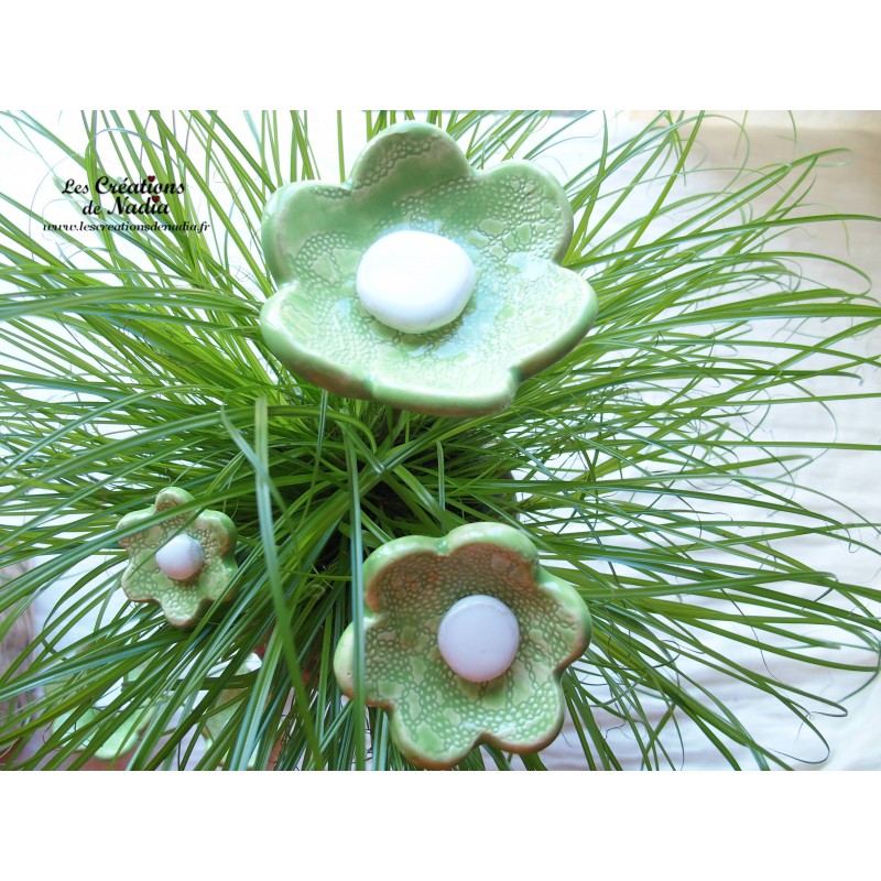 Poppies fleurs en céramique pour les jardinières, série de trois fleurs vert amande