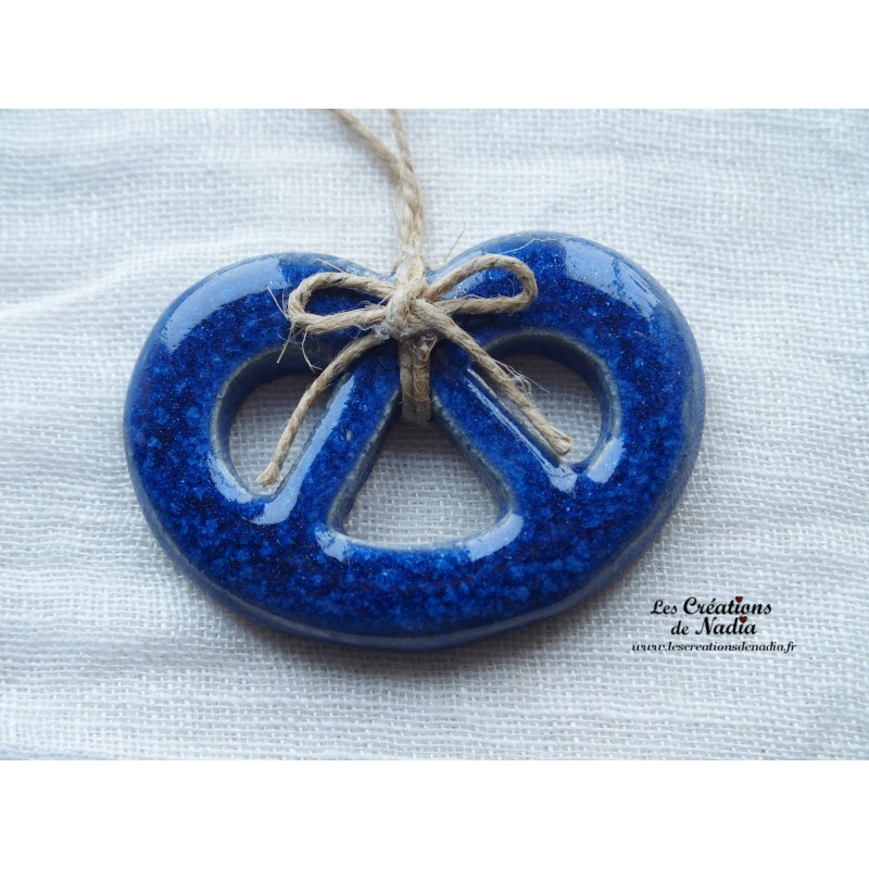 Mini bretzel en céramique, couleur bleu outremer