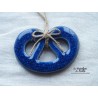 Mini bretzel en céramique, couleur bleu outremer