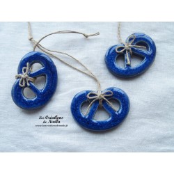 Mini bretzel en céramique, couleur bleu outremer