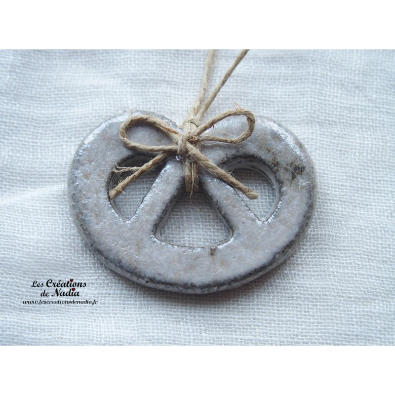 Mini bretzel en céramique, couleur marron givré