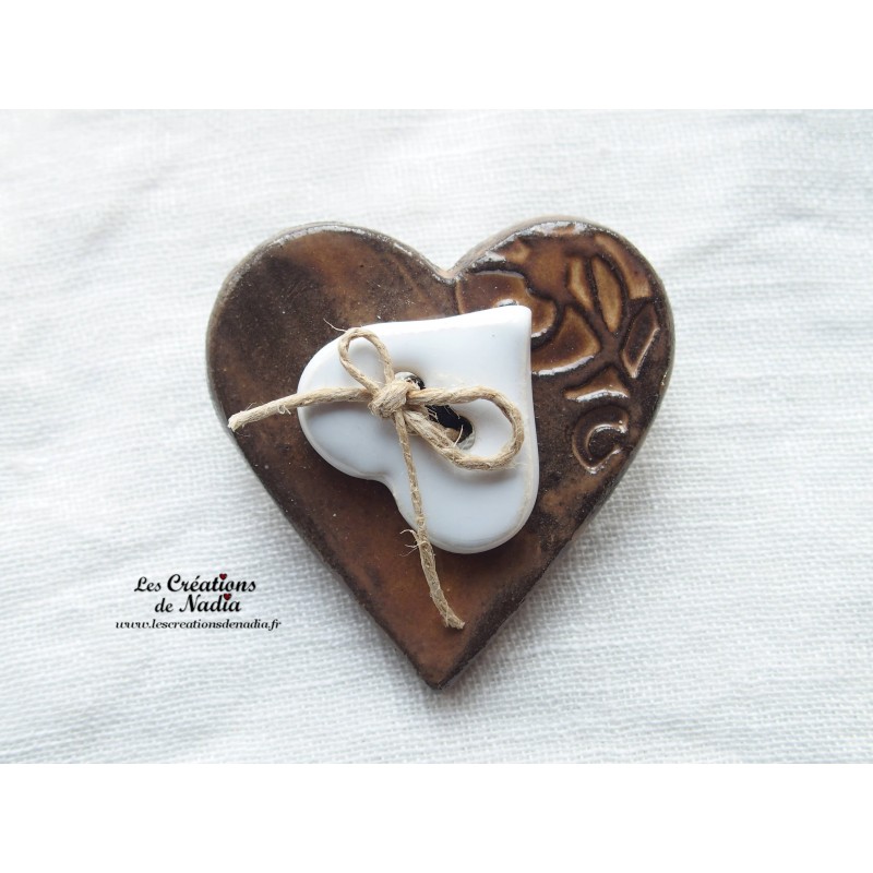 Broche coeur en céramique crème brûlée