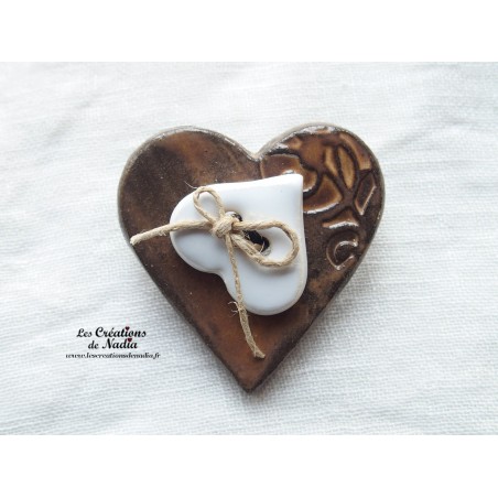 Broche coeur en céramique crème brûlée