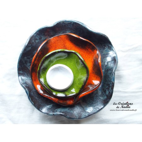 Fleur en céramique à corolle, couleur gris métal, orange, ver reinette et blanc à planter dans vos jardins et terrasses