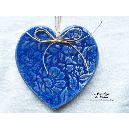 Coeur Augustine couleur bleu outremer, impression anémones, en céramique, à suspendre