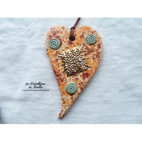 Coeur allongé en céramique couleur or et pain d'épice, à suspendre