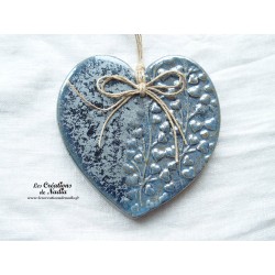 Coeur Augustine en poterie, couleur bleu gauloise, impression "Rimbambelle de coeurs", à accrocher