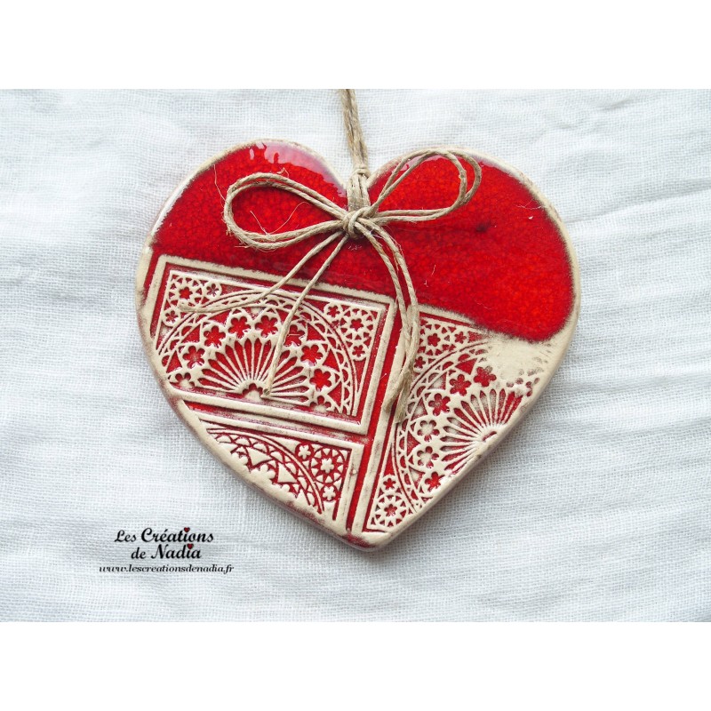 Coeur Augustine couleur rot und wiss, impression rosace, en poterie, à accrocher