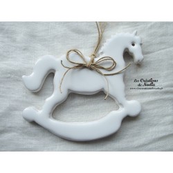 Grand cheval à bascule, couleur blanc, en céramique