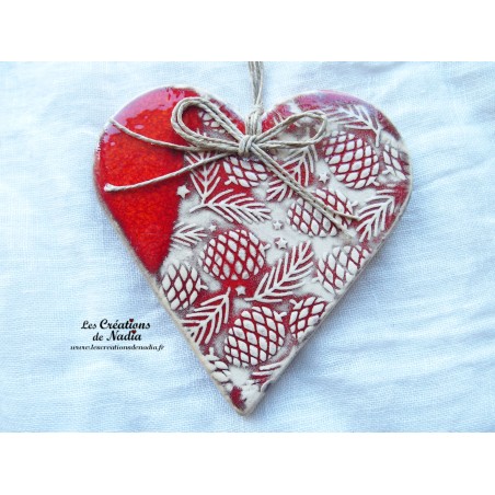 Coeur en faïence rot und wiss, impression pomme de pin, à suspendre