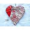 Coeur en faïence rot und wiss, impression pomme de pin, à suspendre