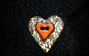 bouton coeur en faïence