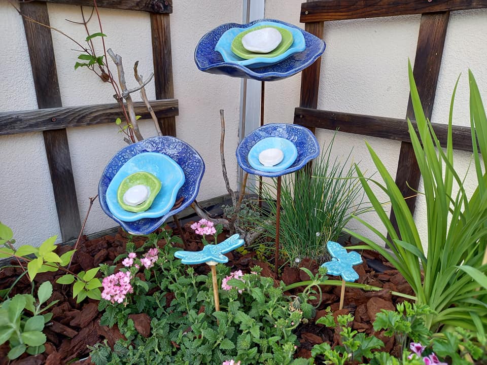 Fleurs en céramique pour les jardins