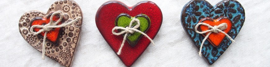 broches en céramique en forme de coeur made in Alsace, fait main